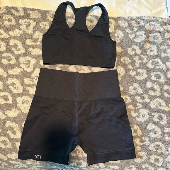 Set - Picture 2 of 3